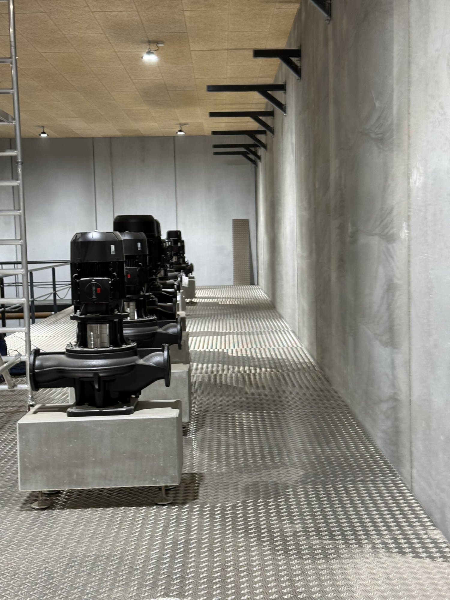 Industrial installation and mechanical equipment